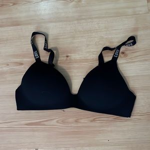 VICTORIA SECRET T-SHIRT LIGHTLY LINED WIRELESS BRA
